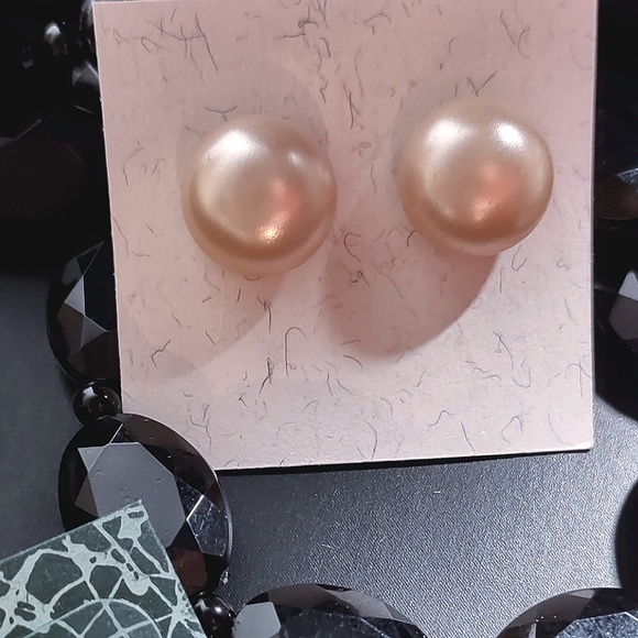 2 pr Vintage Pearl Earrings - Picture 10 of 12